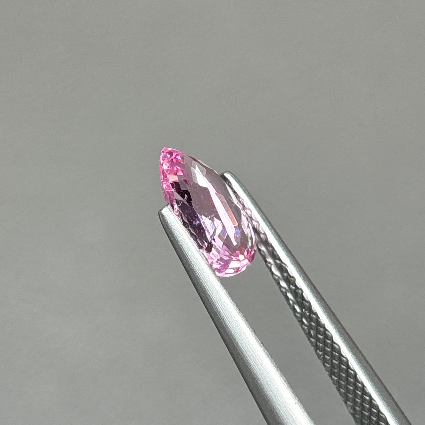 0,97ct Natural Pink Spinel Viet Nam. Pear Shape. No Treatment Spinel Luc Yen.