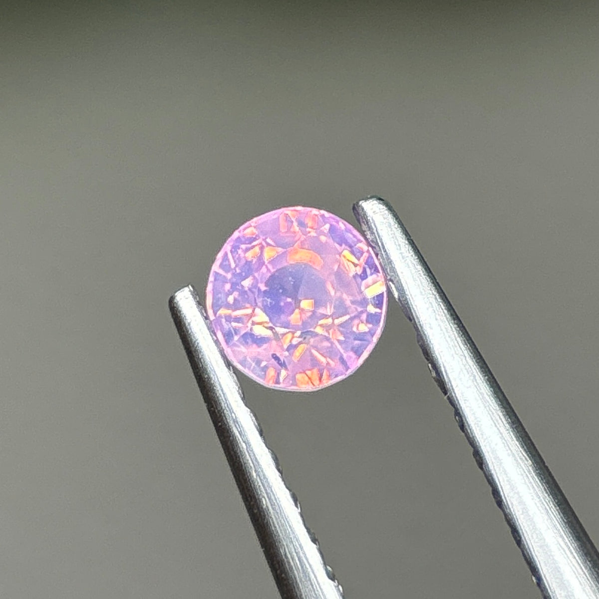 0,36ct Natural Pink Milky Sapphire Vietnam. Round Shape. No Treatment Milky Sapphire Luc Yen.