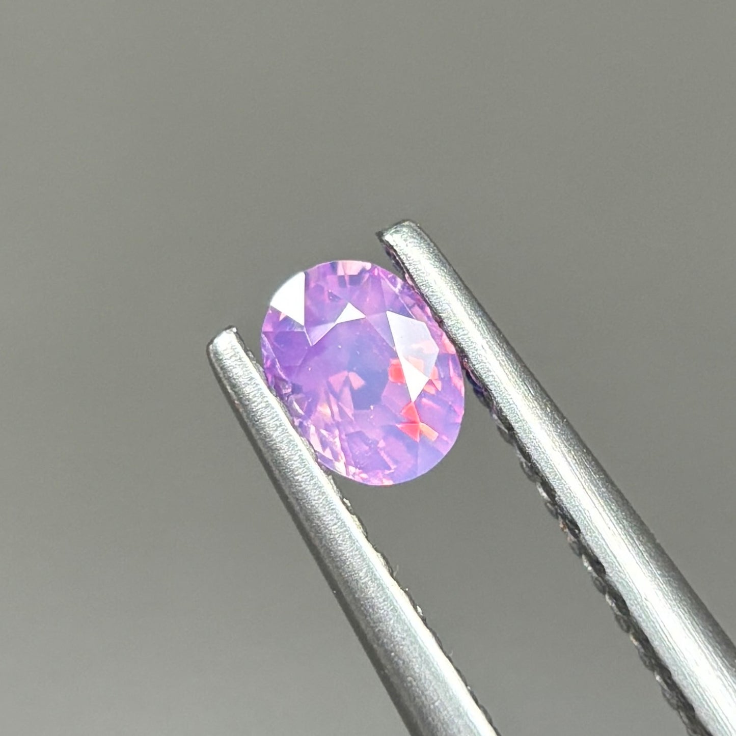 0,36ct Natural Pinkish Purple Milky Sapphire Vietnam. Oval Shape. No Treatment Milky Sapphire Luc Yen.