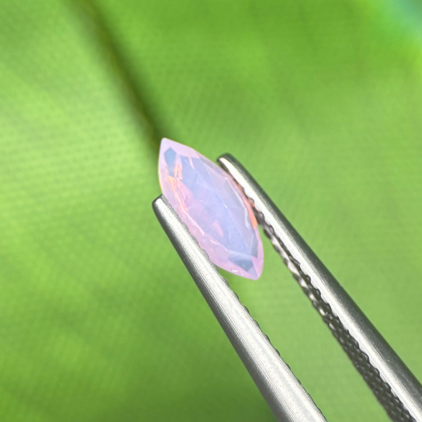 0,68 Natural Pink Milky Sapphire Vietnam. Trilliant Shape. No Treatment Milky Sapphire Luc Yen.