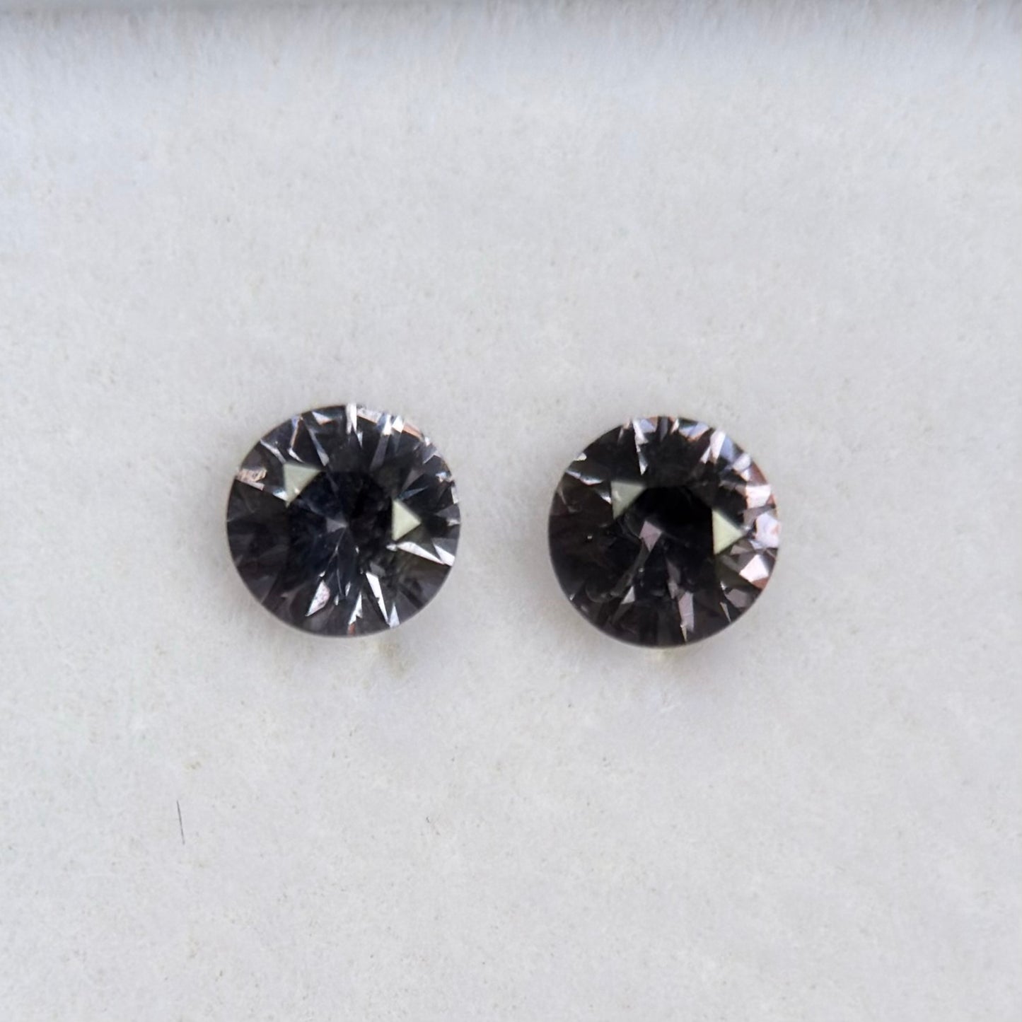 0,52 ct/ 2 Pcs Natural Purple Spinel Vietnam. Round Shape.