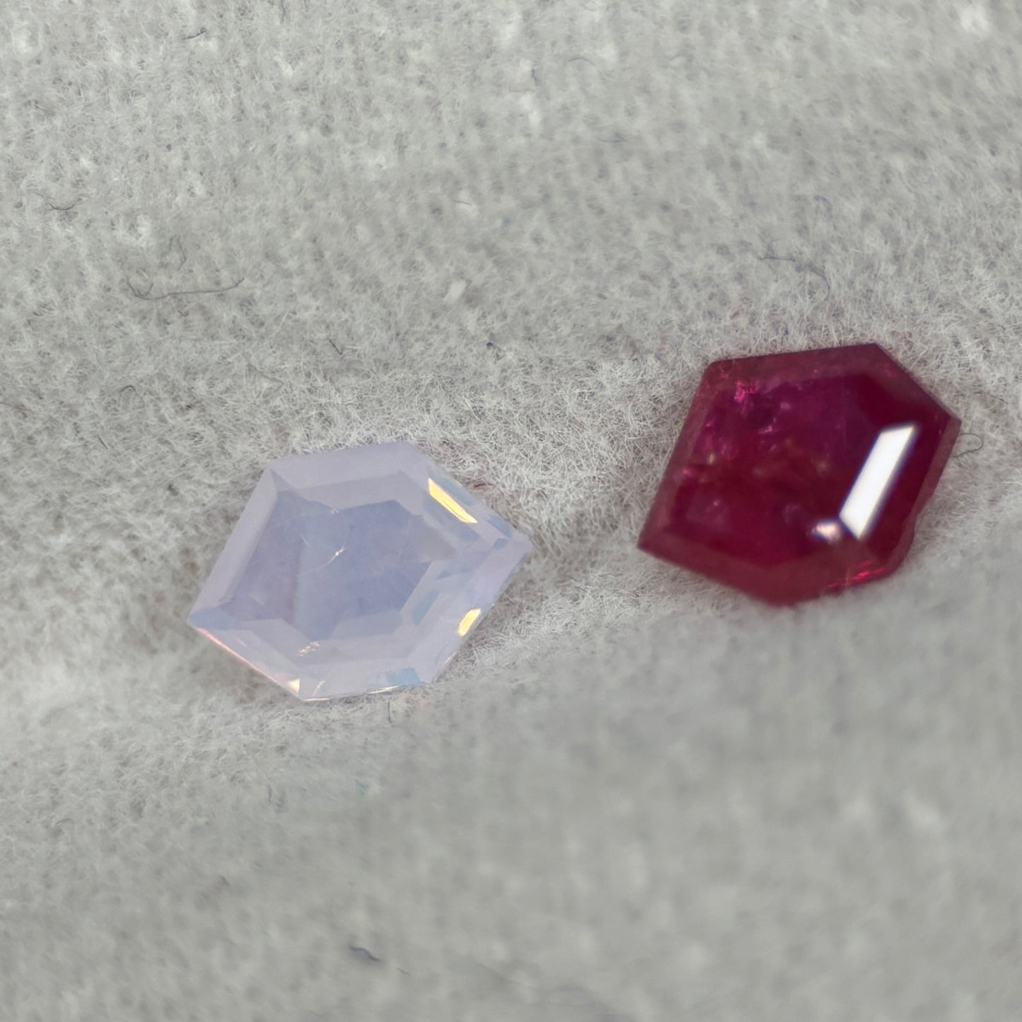 0,87ct/ 2Pcs Natural Ruby & Sapphire Viet Nam. Freeform. No Treatment Ruby, Sapphire Luc Yen.
