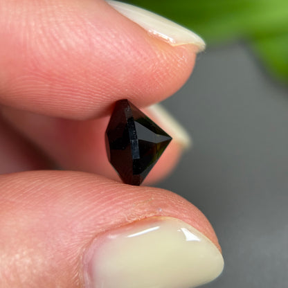 2,61ct Natural Dak Green Tourmaline Vietnam. Round Shape. No Treatment, No Heat Tourmaline Luc Yen.
