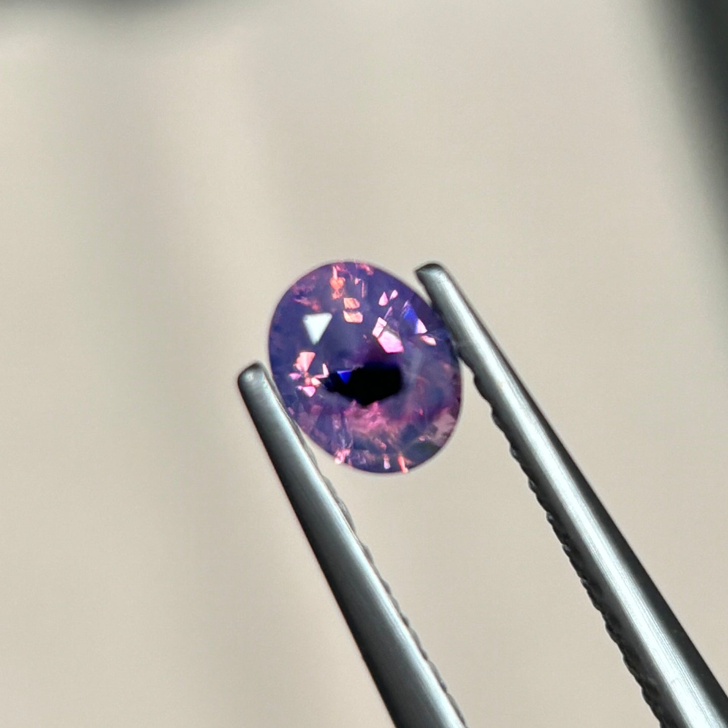 0,45ct Natural Pinkish Purple Milky Sapphire Vietnam. Oval Shape. No Treatment Milky Sapphire Luc Yen.