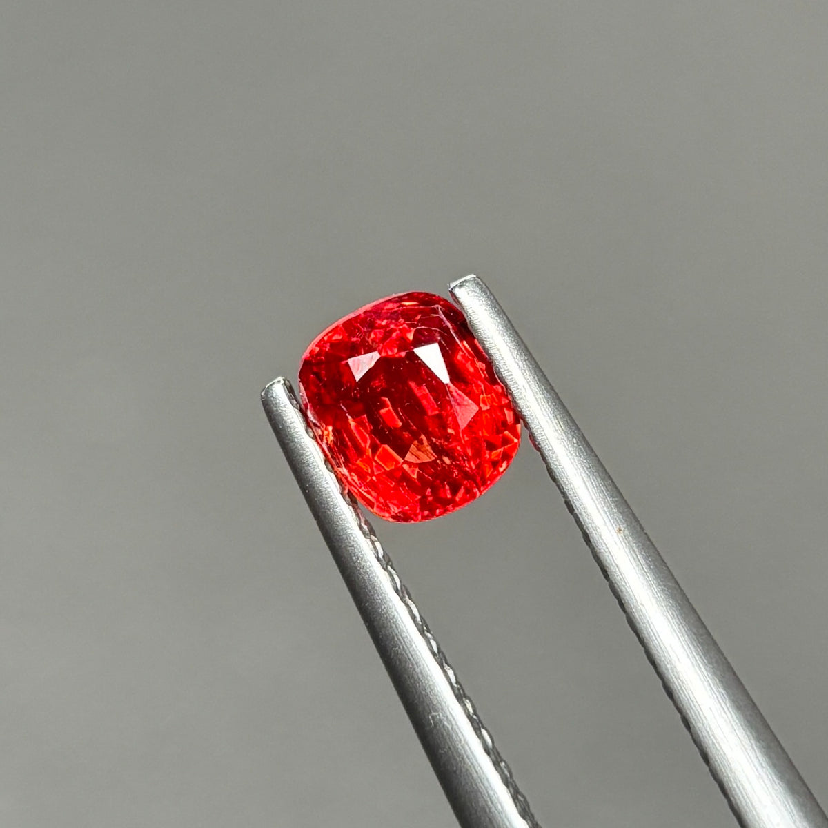 0,63ct Natural Red Spinel Viet Nam. Cushion Shape. No Treatment Spinel Luc Yen.