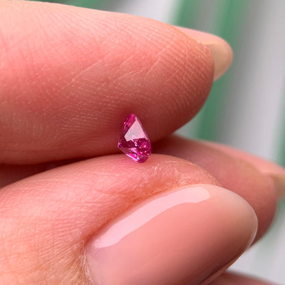0.32ct Natural Purplish Pink Sapphire Vietnam